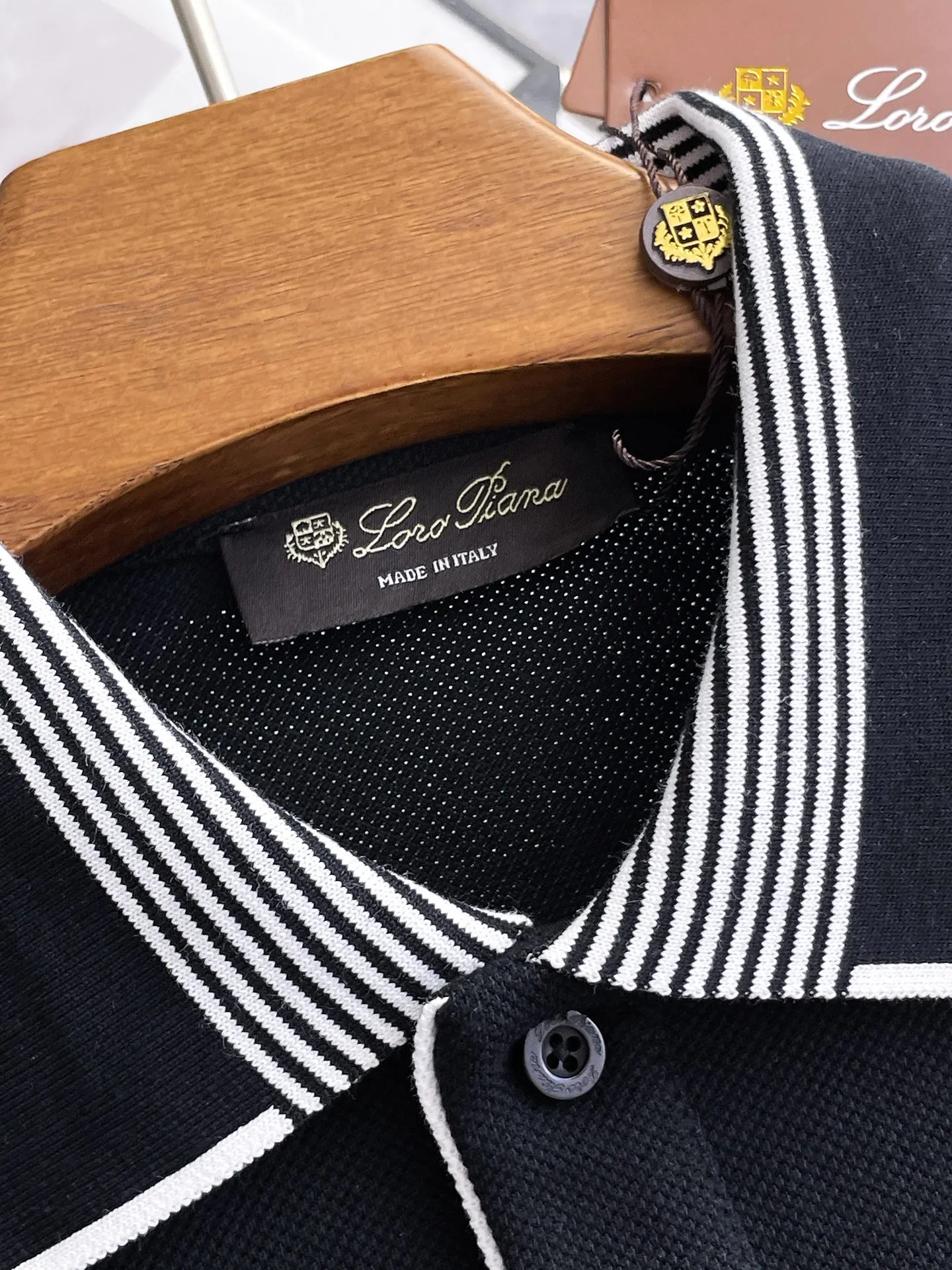 LP 2036ss🌹Spring and summer new high-quality short-sleeved lapel polo shirts are here. Made of imported customer-supplied mercerized pique fabrics. Brand logo. Original hardware accessories. Original factory labels. Carefully designed. Big-name quality. Good value for money.💋Original customization with 1:1 detail restoration. Ribbed knitted striped collar. Loose fit. The upper body is great👍🏻 Size: M~XXL